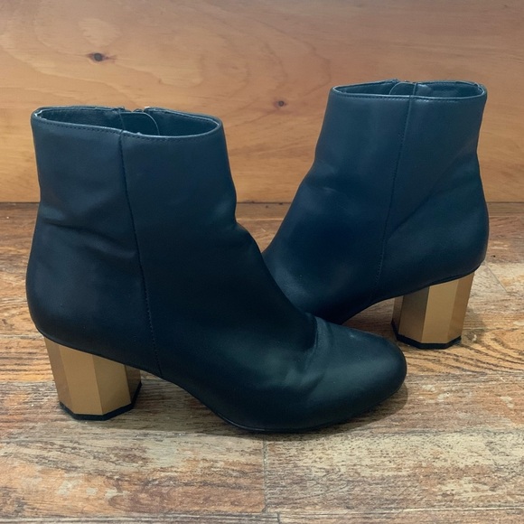 Urban Outfitters Gold Geometric Block Heel Black Leather Ankle Boots Size: 8 - Picture 2 of 11